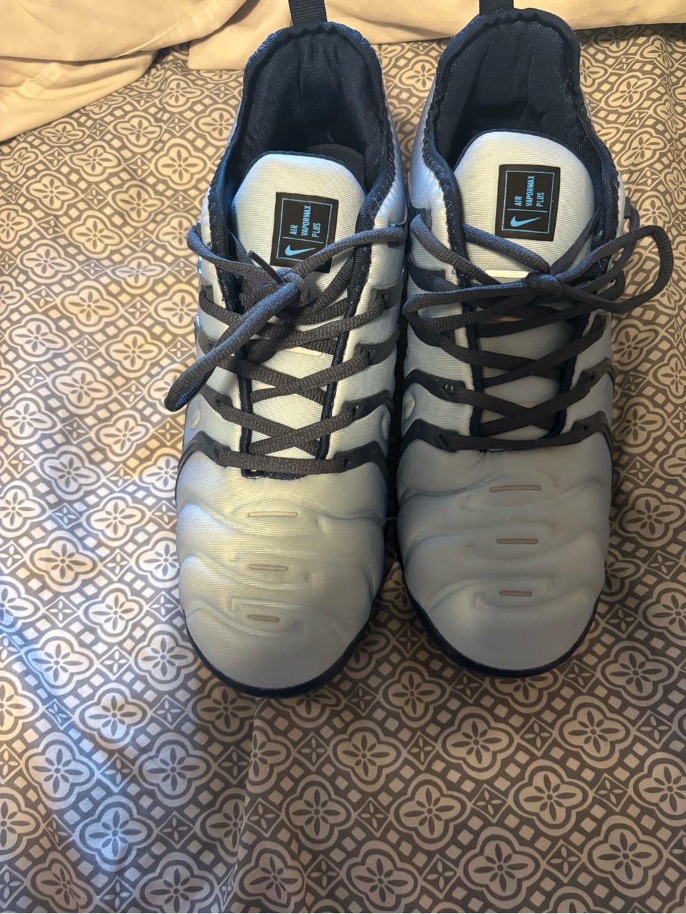 Nike vapor max React foam athletic sneakers in light gray and black